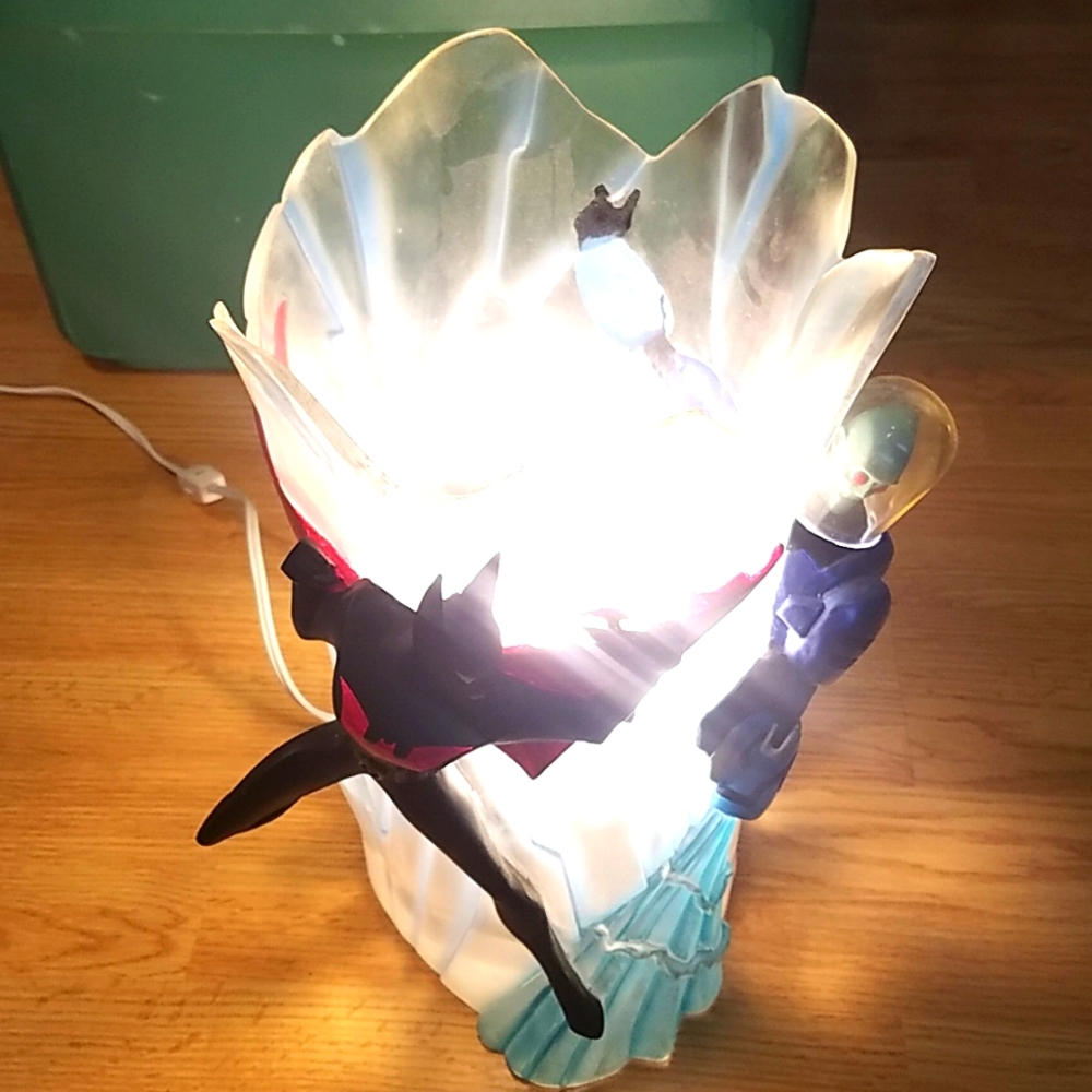 Rare DC Batman beyond vs Mr Freeze Warner Bros store TV comic figure lamp.